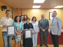 Profesionales de Pediatra y Medicina Interna junto al equipo directivo del Hospital Universitario Poniente