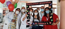 Profesionales del Hospital Universitario Poniente celebran el Día Mundial Sin Tabaco