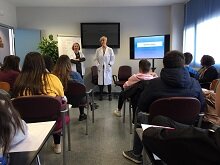 El alumnado asiste a una charla en el Aula de Formacin del centro