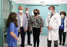 Catalina Garca, durante su visita al Hospital de El Toyo