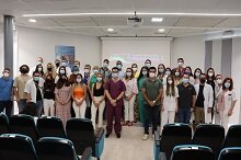 Nuevos residentes junto al equipo directivo del Hospital Universitario Poniente