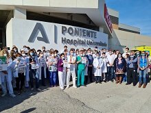 Concentracin de apoyo a los profesionales agredidos en la puerta de Urgencias 