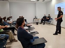 Curso impartido por la Polica Nacional en el Hospital Universitario Poniente